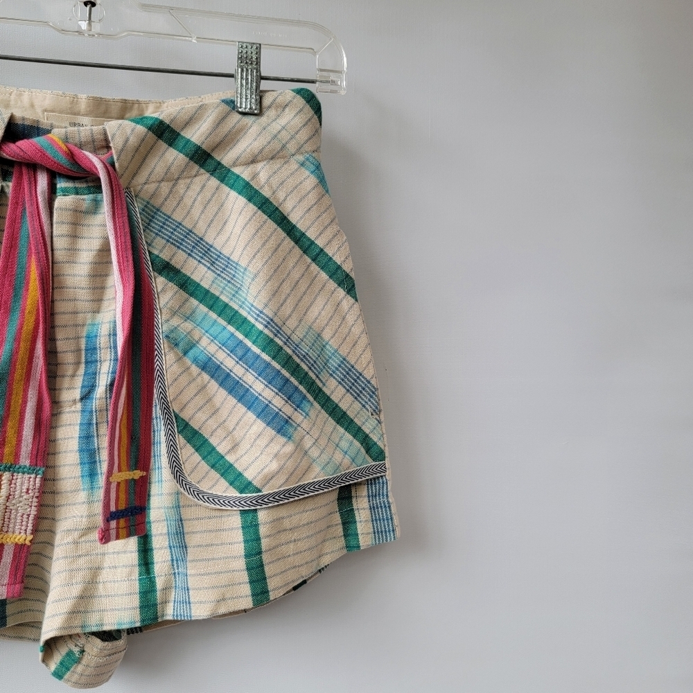 Urban Outfitters Eva Striped Pattern High Waist Shorts Size 2 Neutral Beige - Picture 5 of 15
